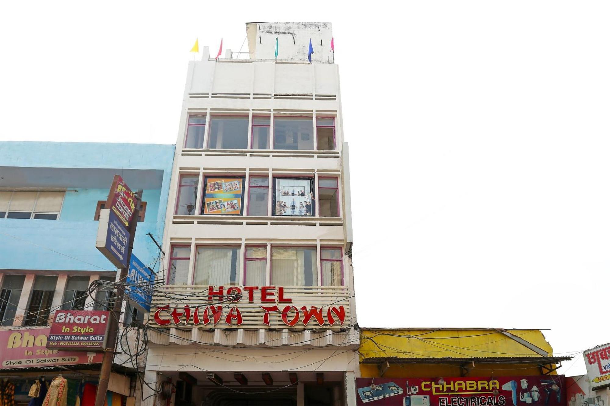 Super Oyo Flagship 4957 Hotel China Town Bhairaun Ghāt Eksteriør billede